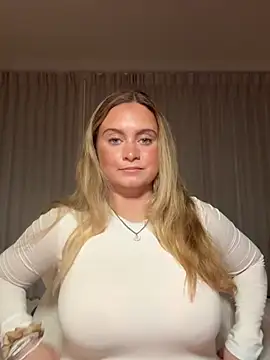 Snapshot of Sophie_Raegan chatting on April 2026 04:45:02 AM Sophie Raegan online show from April 2026 04:45:02 AM