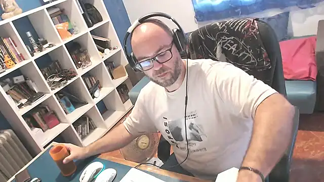 ravingr4d4 online show from September 2025 01:35:02 PM