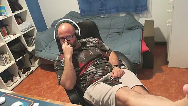 ravingr4d4 online show from April 2026 10:44:02 PM