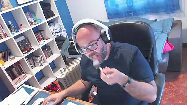 ravingr4d4 online show from April 2026 01:13:02 PM