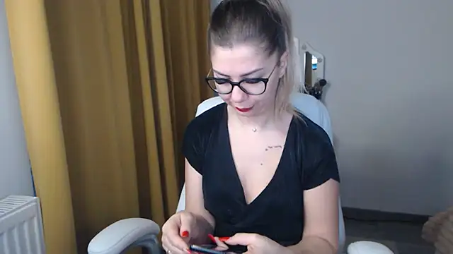 Snapshot of SugarErika chatting on January 2025 05:40:02 AM SugarErika online show from January 2025 05:40:02 AM