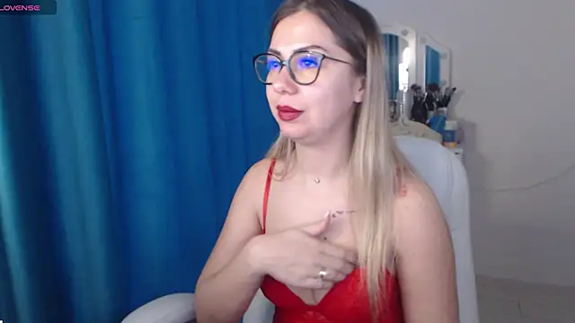 Snapshot of SugarErika chatting on February 2025 06:15:02 AM SugarErika online show from February 2025 06:15:02 AM