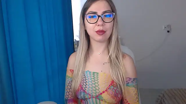 Snapshot of SugarErika chatting on March 2025 06:21:02 AM SugarErika online show from March 2025 06:21:02 AM