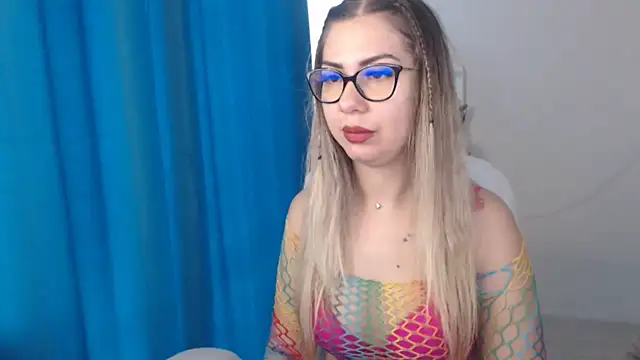 Snapshot of SugarErika chatting on March 2025 06:24:02 AM SugarErika online show from March 2025 06:24:02 AM