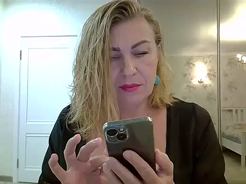 Snapshot of Alexandra-Rosee chatting on February 2025 12:22:02 PM Alexandra-Rosee online show from February 2025 12:22:02 PM