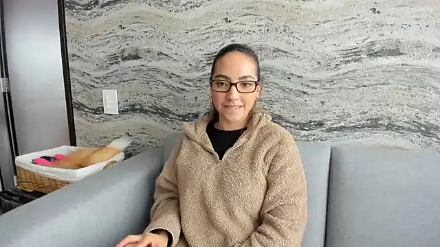 Sophi  a online show from February 2025 07:48:02 PM