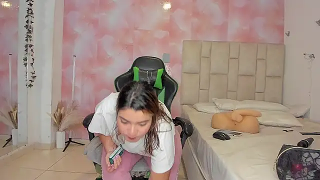 emily lean  online show from October 2025 12:51:02 AM