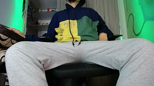 zacwatson  online show from December 2024 05:02:01 AM