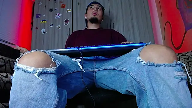 zacwatson  online show from December 2024 11:37:02 AM