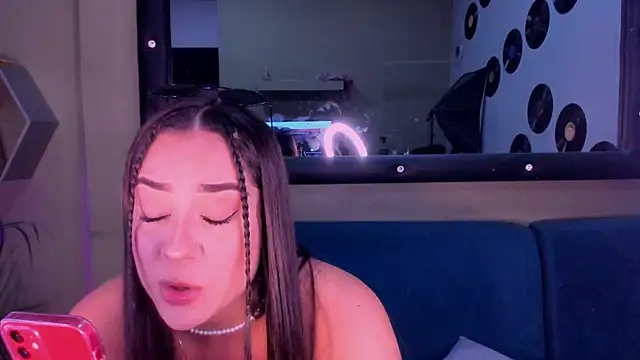 Sussy Bell01 online show from December 2024 07:43:02 PM