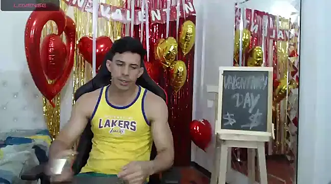 JoseRumbero26 online show from February 2025 03:31:02 PM