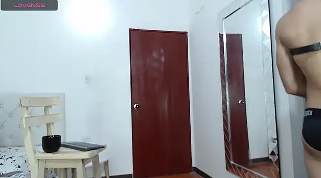 JoseRumbero26 online show from March 2025 12:52:02 PM