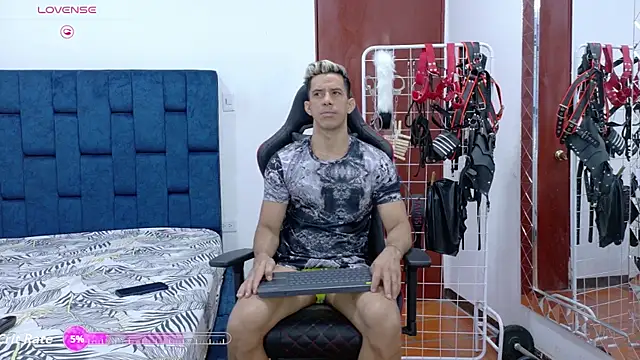 JoseRumbero26 online show from November 2025 12:15:02 PM