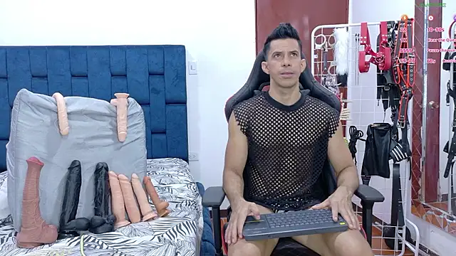 JoseRumbero26 online show from February 2026 11:47:01 PM