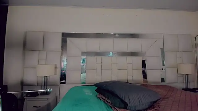 Snapshot of _ChanellR_ chatting on March 2026 11:18:01 AM ChanellR online show from March 2026 11:18:01 AM