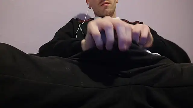 Snapshot of _Hocthus_ chatting on February 2025 06:37:01 PM Hocthus online show from February 2025 06:37:01 PM