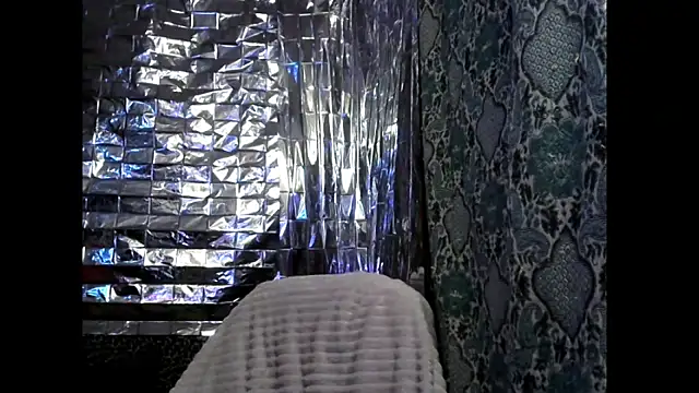 wLESLYMOSw online show from February 2026 07:34:02 PM