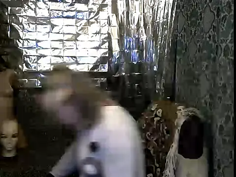 wLESLYMOSw online show from February 2026 06:33:01 PM