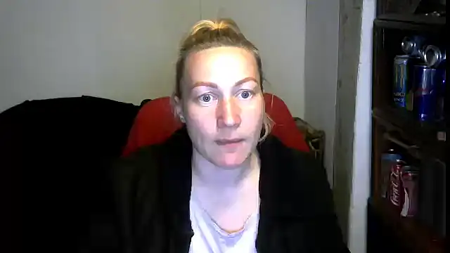 Snapshot of wLESLYMOSw chatting on April 2026 06:33:02 PM wLESLYMOSw online show from April 2026 06:33:02 PM
