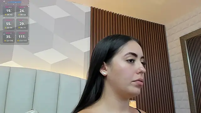 Julietasantos   online show from September 2025 06:22:02 PM