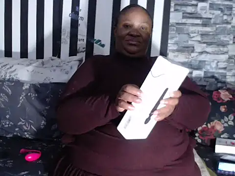 Snapshot of BigHotMatureXx chatting on September 2025 11:54:02 PM BigHotMatureXx online show from September 2025 11:54:02 PM