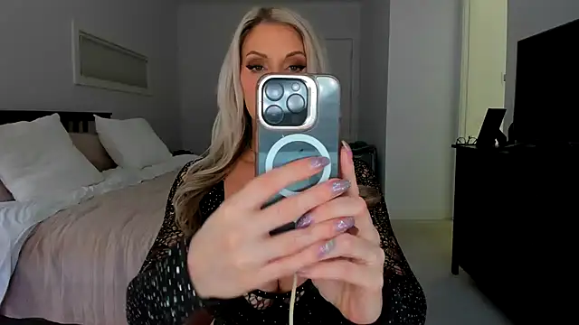 Snapshot of Kymmmy chatting on January 2026 09:18:02 PM Kymmmy online show from January 2026 09:18:02 PM