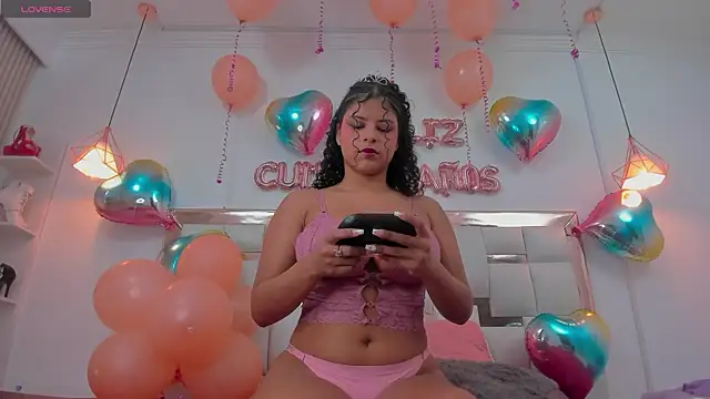 PittAndLunaa online show from January 2025 12:58:01 PM