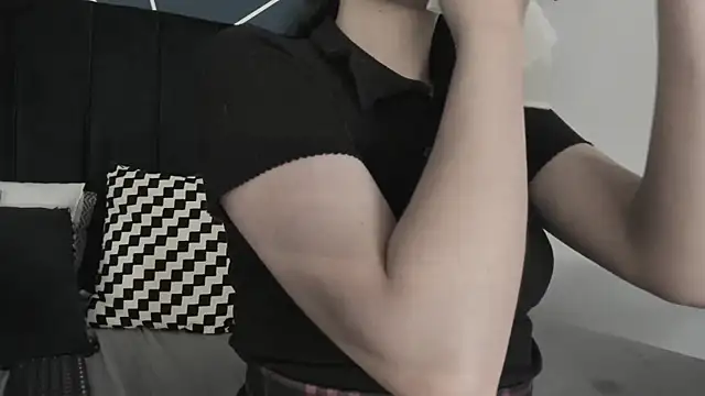 Adeelinee online show from January 2025 07:35:02 PM