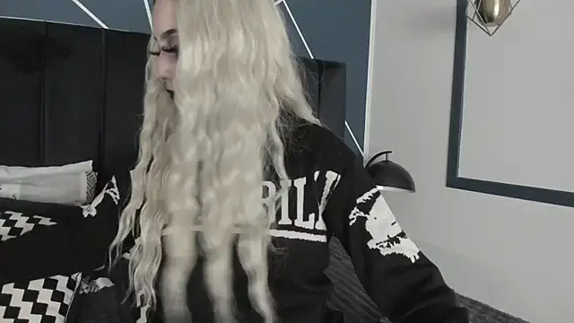 Adeelinee online show from January 2025 11:02:01 PM