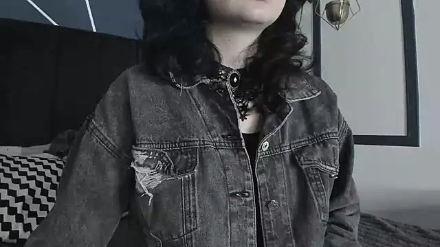 Adeelinee online show from February 2025 11:22:02 PM