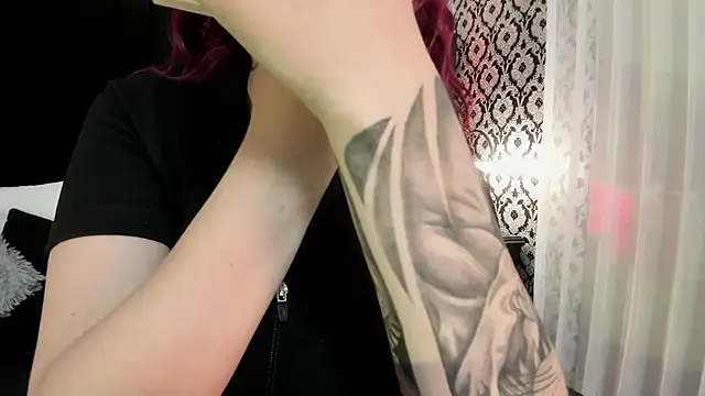 Adeelinee online show from September 2025 07:38:01 PM