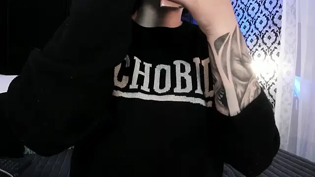 Adeelinee online show from September 2025 07:40:02 PM