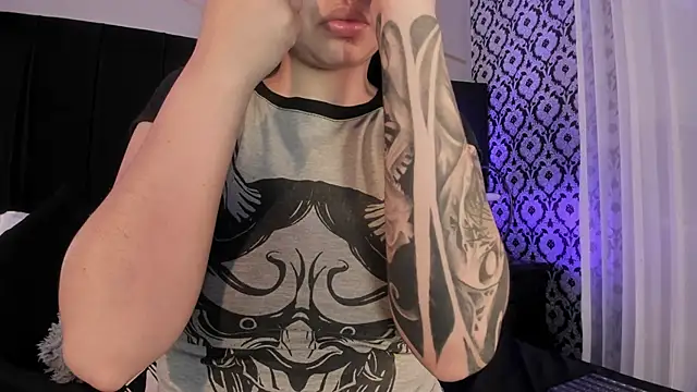 Adeelinee online show from December 2025 07:41:01 PM