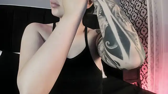 Adeelinee online show from February 2026 08:10:02 PM