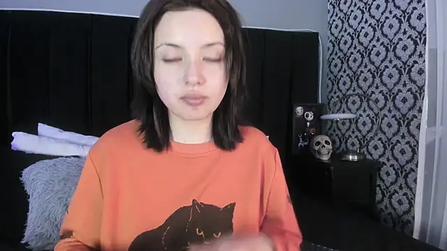 Adeelinee online show from March 2026 08:17:01 PM