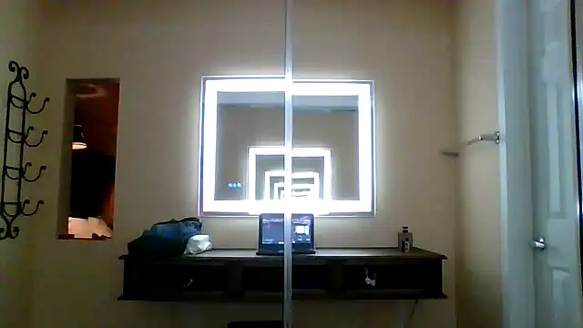 Snapshot of El_Gizmo chatting on March 2026 07:03:02 AM El Gizmo online show from March 2026 07:03:02 AM