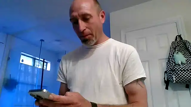 Snapshot of El_Gizmo chatting on April 2026 06:16:01 PM El Gizmo online show from April 2026 06:16:01 PM