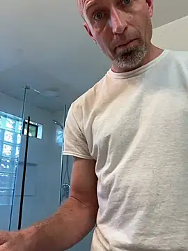 Snapshot of El_Gizmo chatting on April 2026 12:10:01 AM El Gizmo online show from April 2026 12:10:01 AM