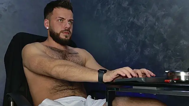 juliusmasters online show from December 2025 07:54:02 PM