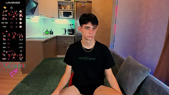 Aaron Boom online show from September 2025 07:08:01 PM