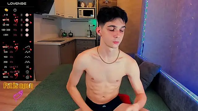 Aaron Boom online show from October 2025 12:44:01 AM