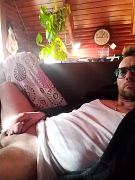 Snapshot of tomee83 chatting on October 2025 07:07:02 AM tomee83 online show from October 2025 07:07:02 AM