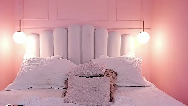 sarah salis  online show from December 2025 08:13:02 PM