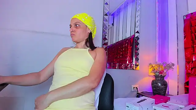 Snapshot of KatteMoss chatting on February 2026 08:49:02 PM KatteMoss online show from February 2026 08:49:02 PM