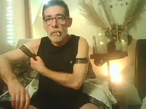 Snapshot of DaddyQuimHot chatting on December 2024 02:35:02 AM DaddyQuimHot online show from December 2024 02:35:02 AM