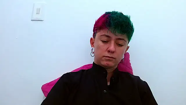 tomboyblue online show from November 2025 02:32:02 PM