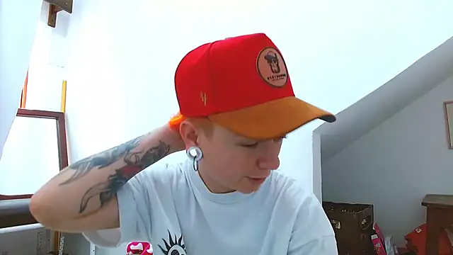 Snapshot of tomboyblue chatting on December 2025 03:08:02 PM tomboyblue online show from December 2025 03:08:02 PM