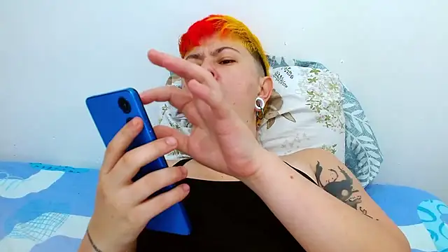 Snapshot of tomboyblue chatting on January 2026 07:05:02 PM tomboyblue online show from January 2026 07:05:02 PM