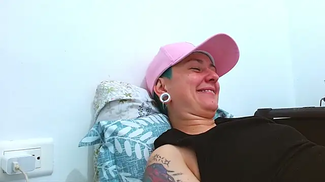 Snapshot of tomboyblue chatting on February 2026 06:11:02 PM tomboyblue online show from February 2026 06:11:02 PM