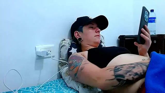 Snapshot of tomboyblue chatting on March 2026 10:59:02 PM tomboyblue online show from March 2026 10:59:02 PM